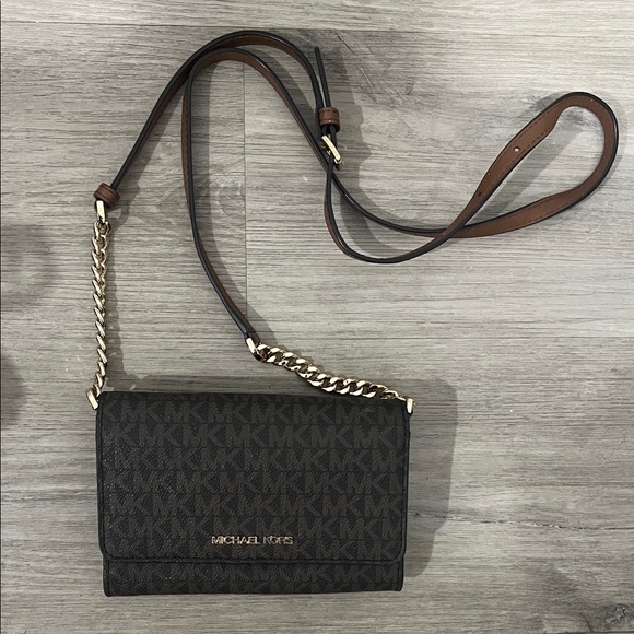 Michael Kors Jet Set Wallet Crossbody Bag - Picture 2 of 9